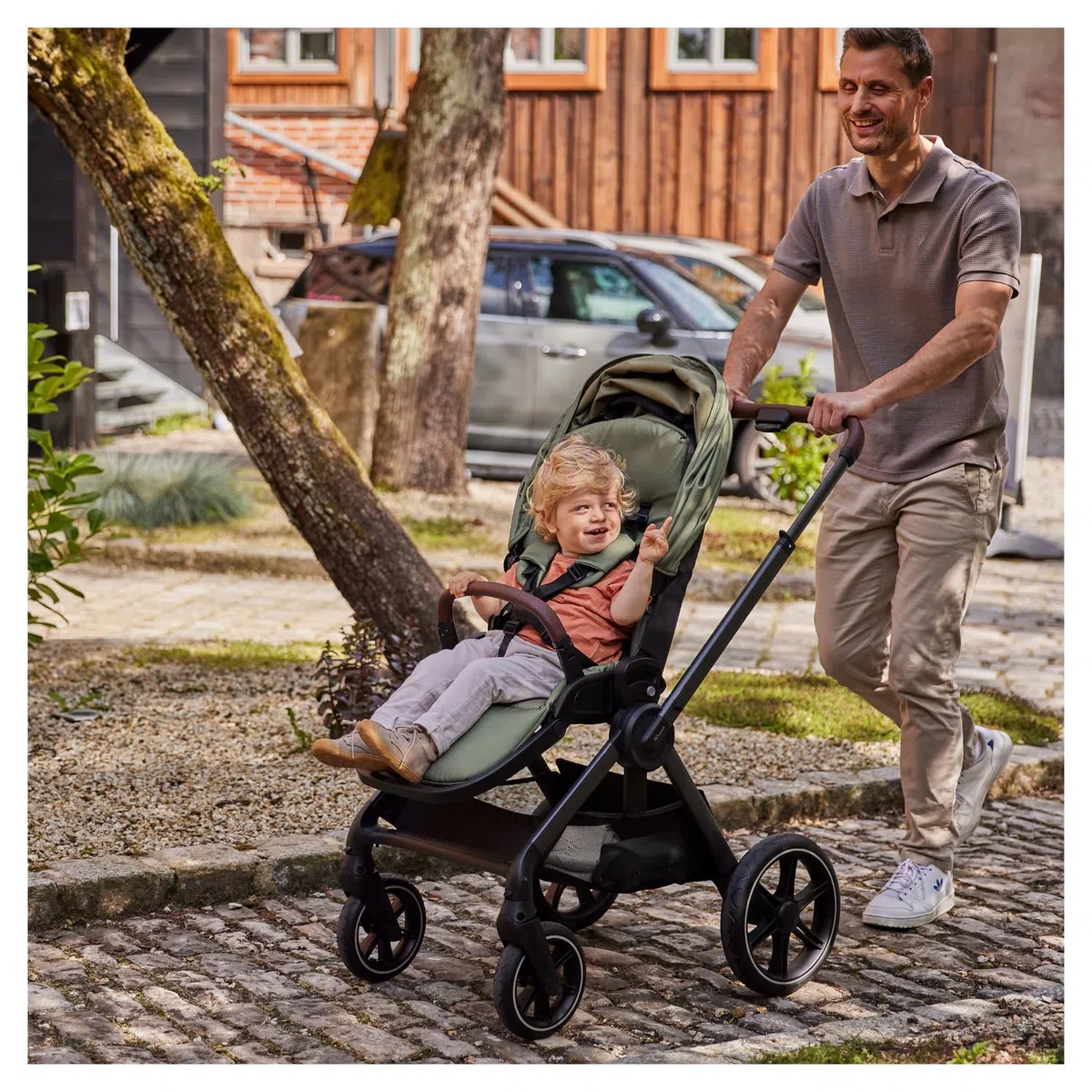 hauck Comfort N Care Carrito Bebe desde Nacimiento hasta 22 kg - Reversible y Reclinable - Capota XL UPF 50+ - Silla de Paseo con Suspensión - Cubrepiernas y Portavasos - Oliva
