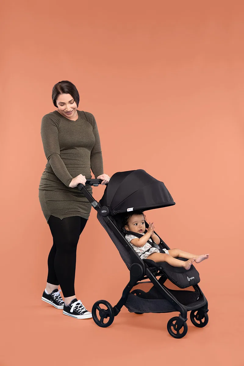 Cochecito Ergobaby Metro+ con función reclinable, silla de paseo para niños reclinable compatible con asiento de coche pequeño ligero compacto, Black